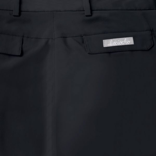 Detalle bolsillo pantalón de golf de hombre color negro modelo par