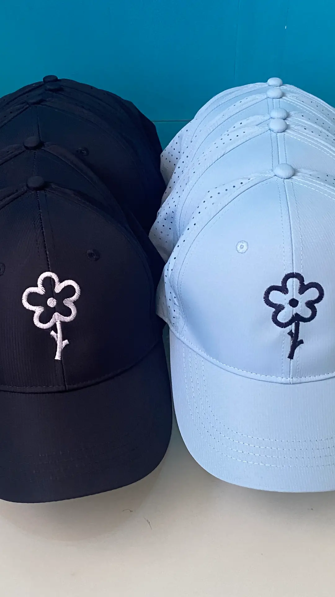 Bordado frontal flor gorra golf Detalle de flor bordada en gorra personalizada de golf