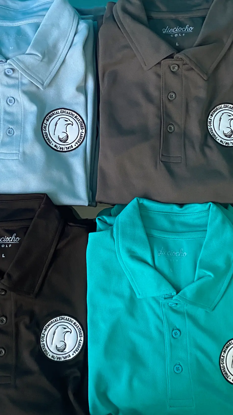 4 polos técnicos personalizados 4 Polos técnicos con el escudo bordado del Memorial Eduardo Martínez Cabrera