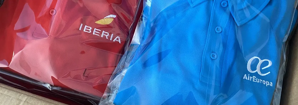 Polos rojos y azules personalizados de la Ryder Iberia vs Air Europa preparados para entregar